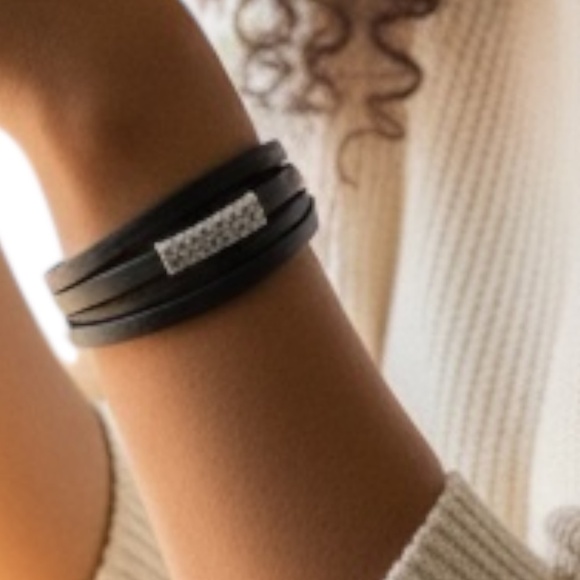 Black Leather Wrap Bracelet w/ Magnetic Clasp - Picture 9 of 9